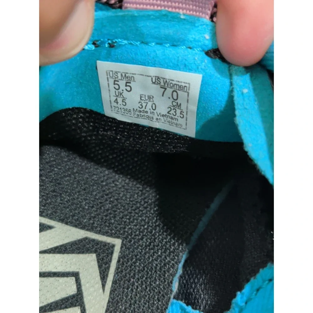 VANS UltraRange Exo, Women's Size 7 Multi  Black White Blue Pink  721158